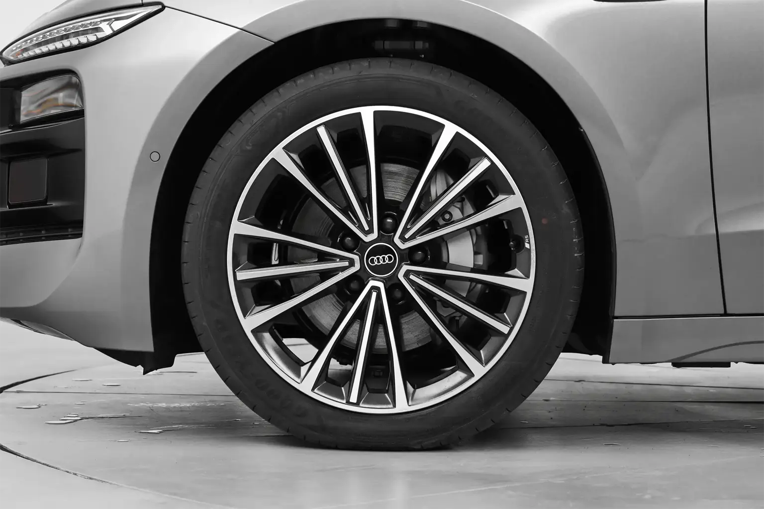 Audi A6L e-tron - Image 8