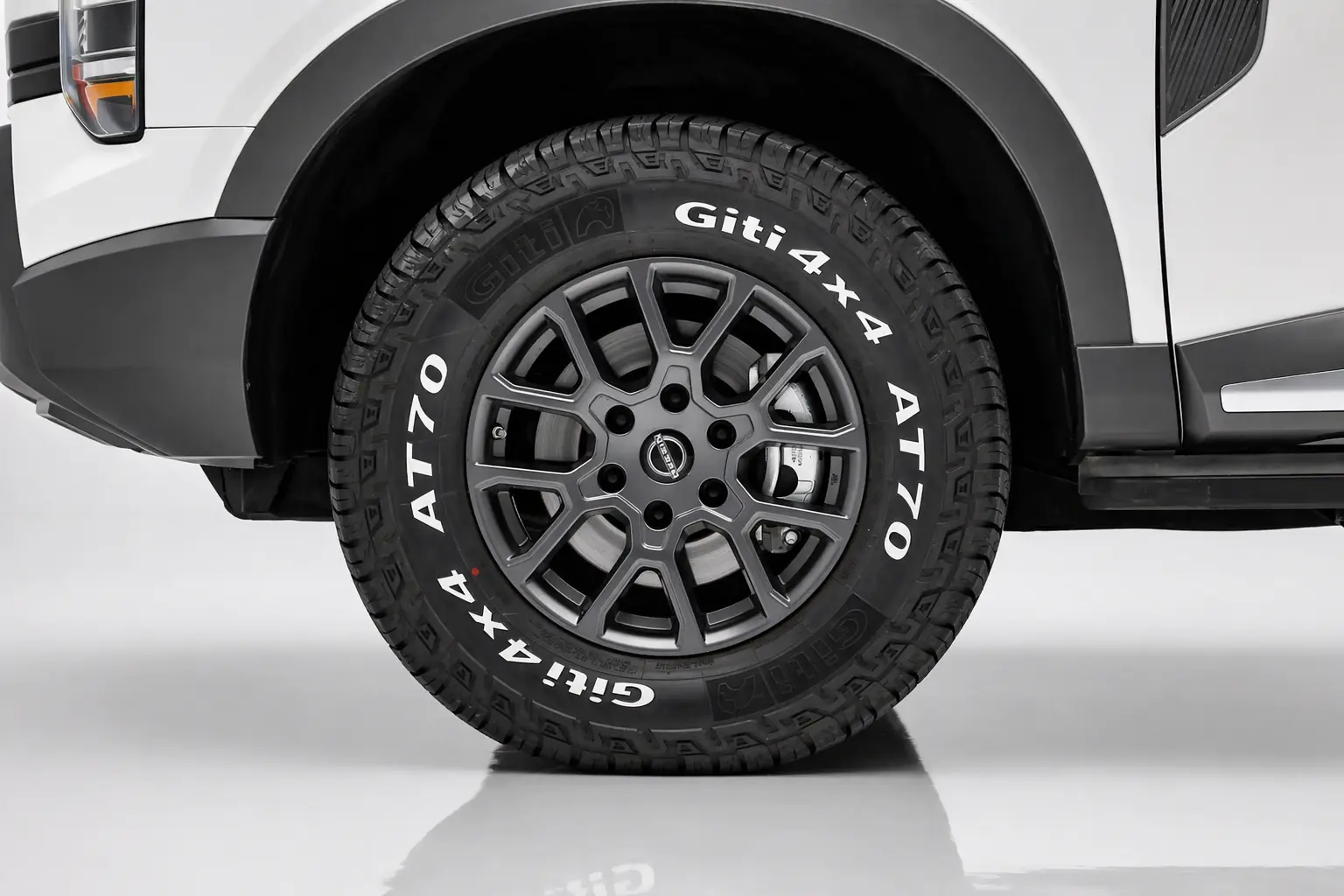 Nissan Frontier Pro PHEV - Image 8