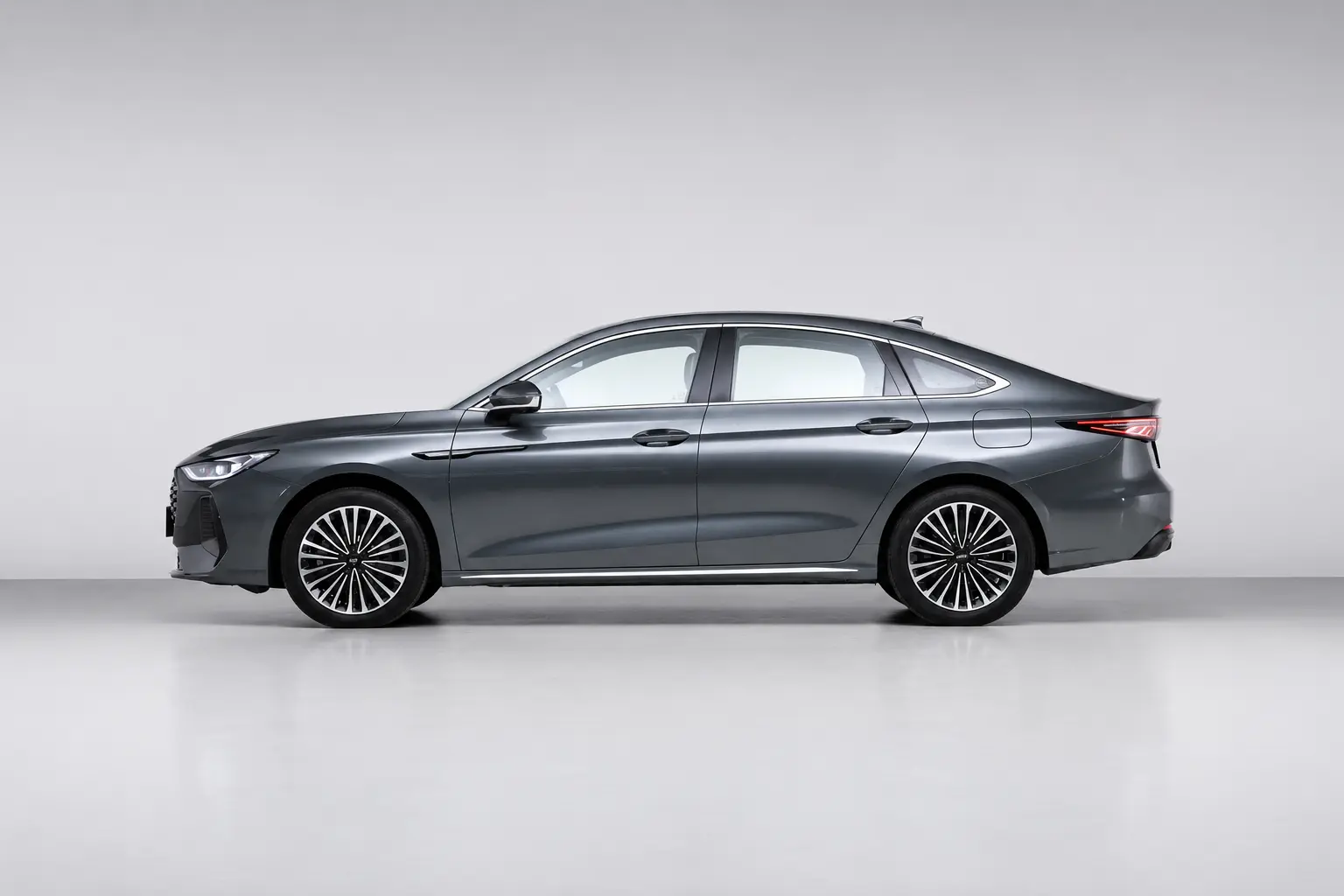 Chery Fulwin A8L - Image 4