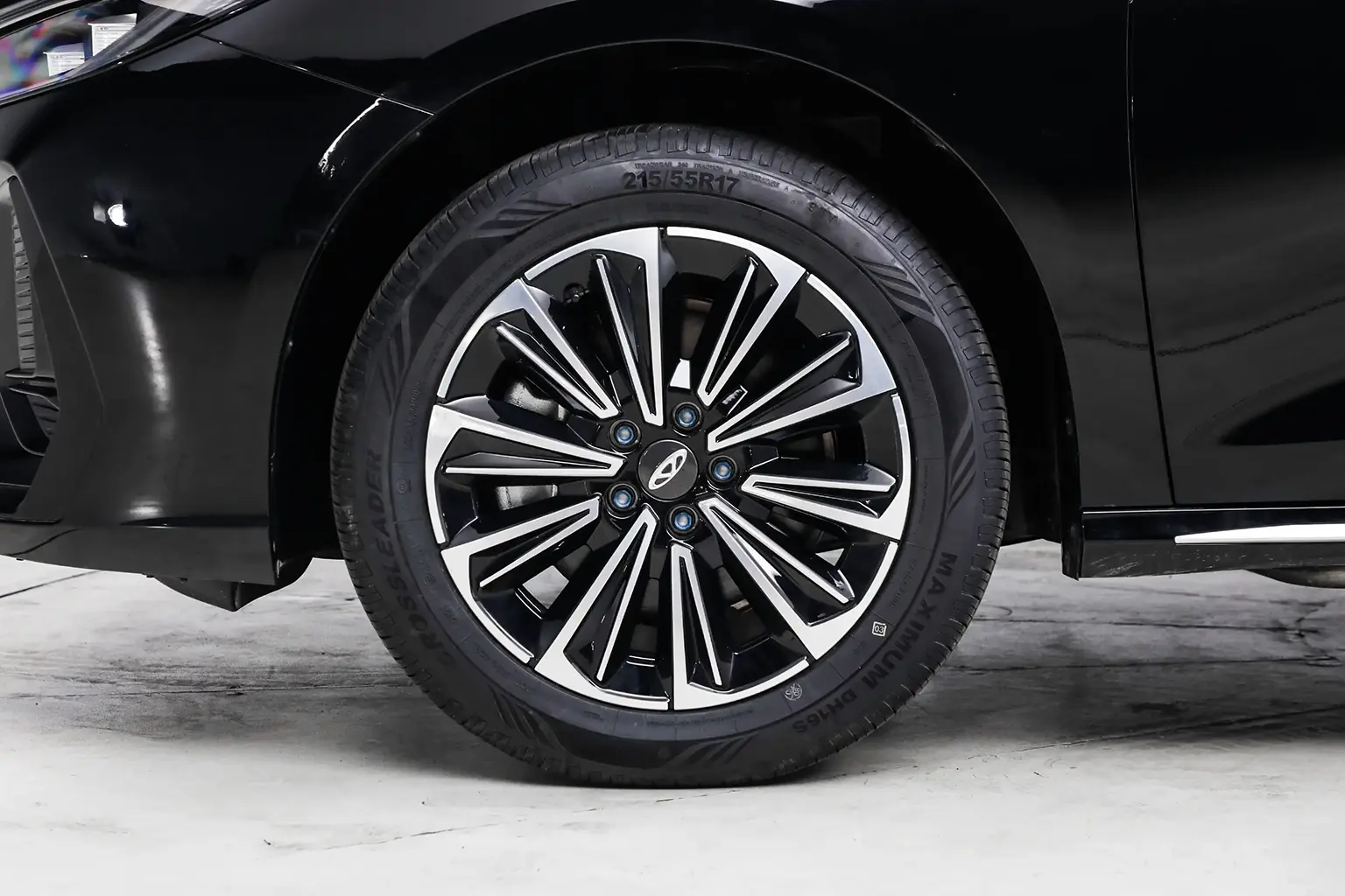 Chery Fulwin A8 - Image 8