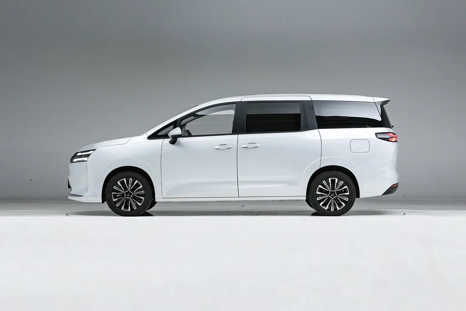 Wuling Starlight 730 EV - Image 4