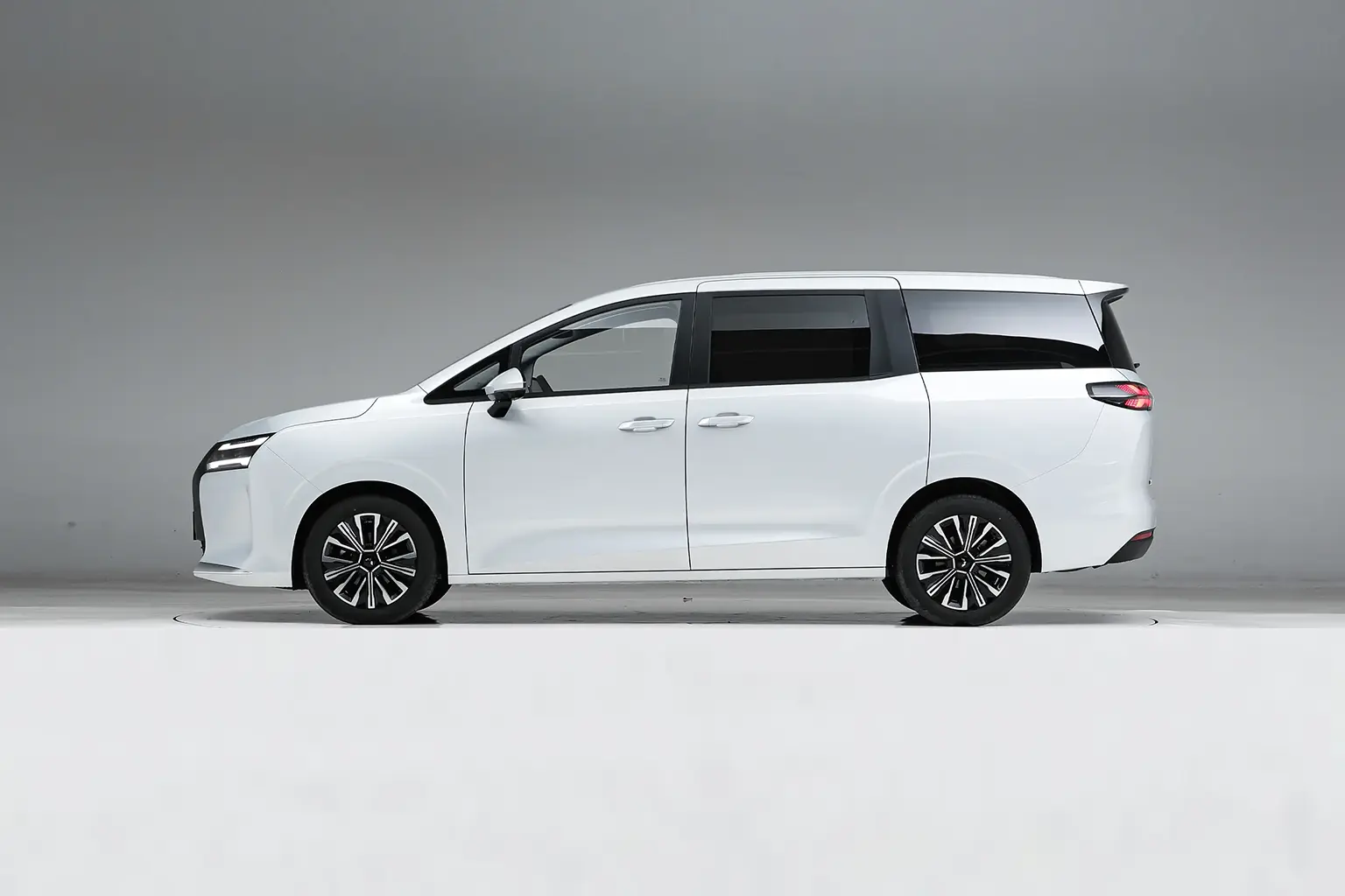 Wuling Starlight 730 - Image 4