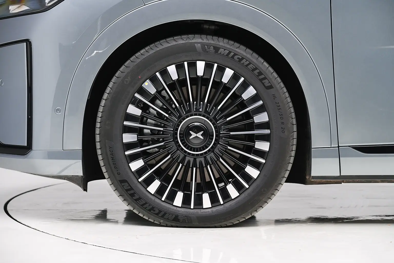 XPeng X9 - Image 8